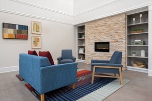 Exterior - Garner Hotel Evansville East by IHG (Evansville)