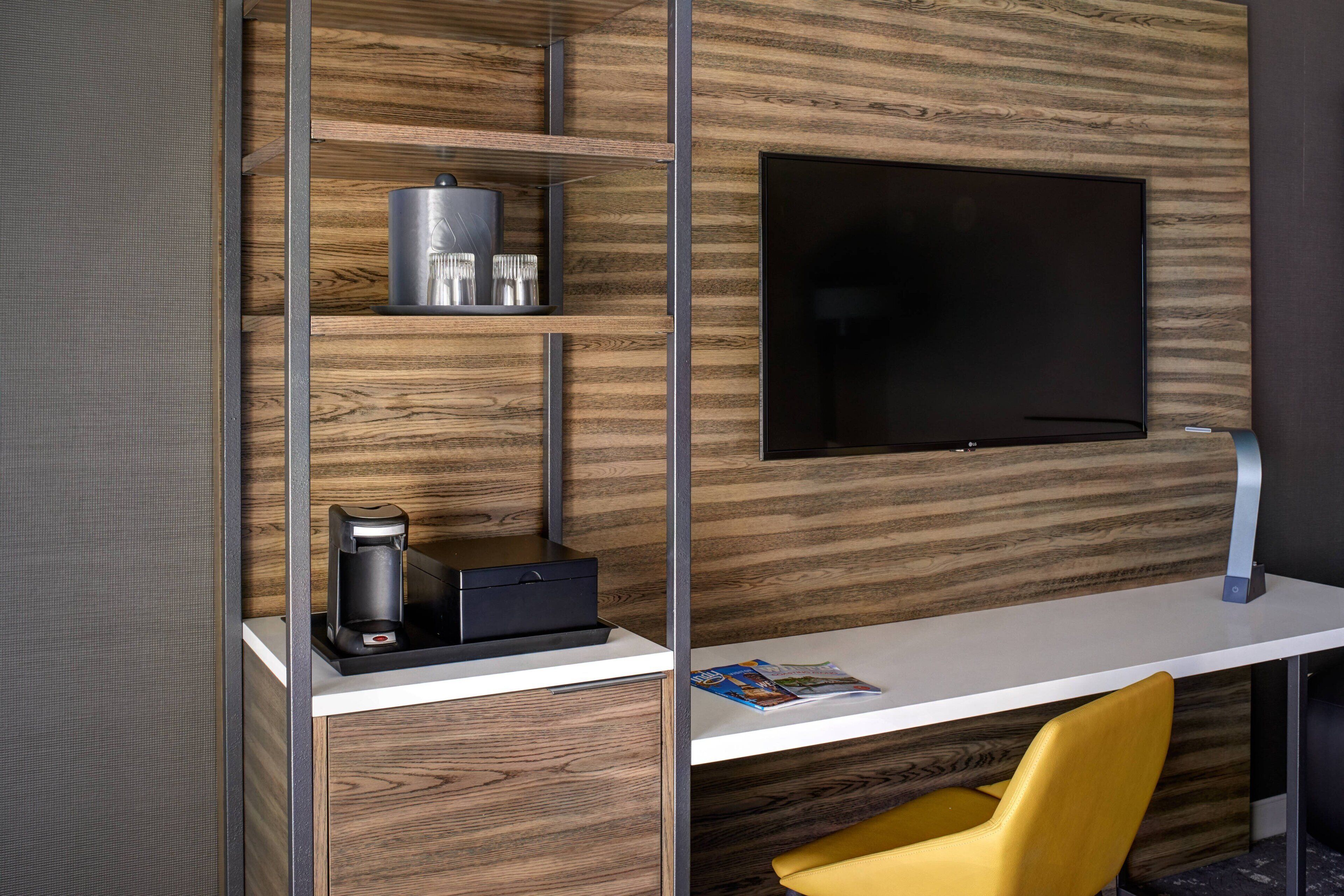 1 bedroom, premium bedding, pillow-top beds, desk