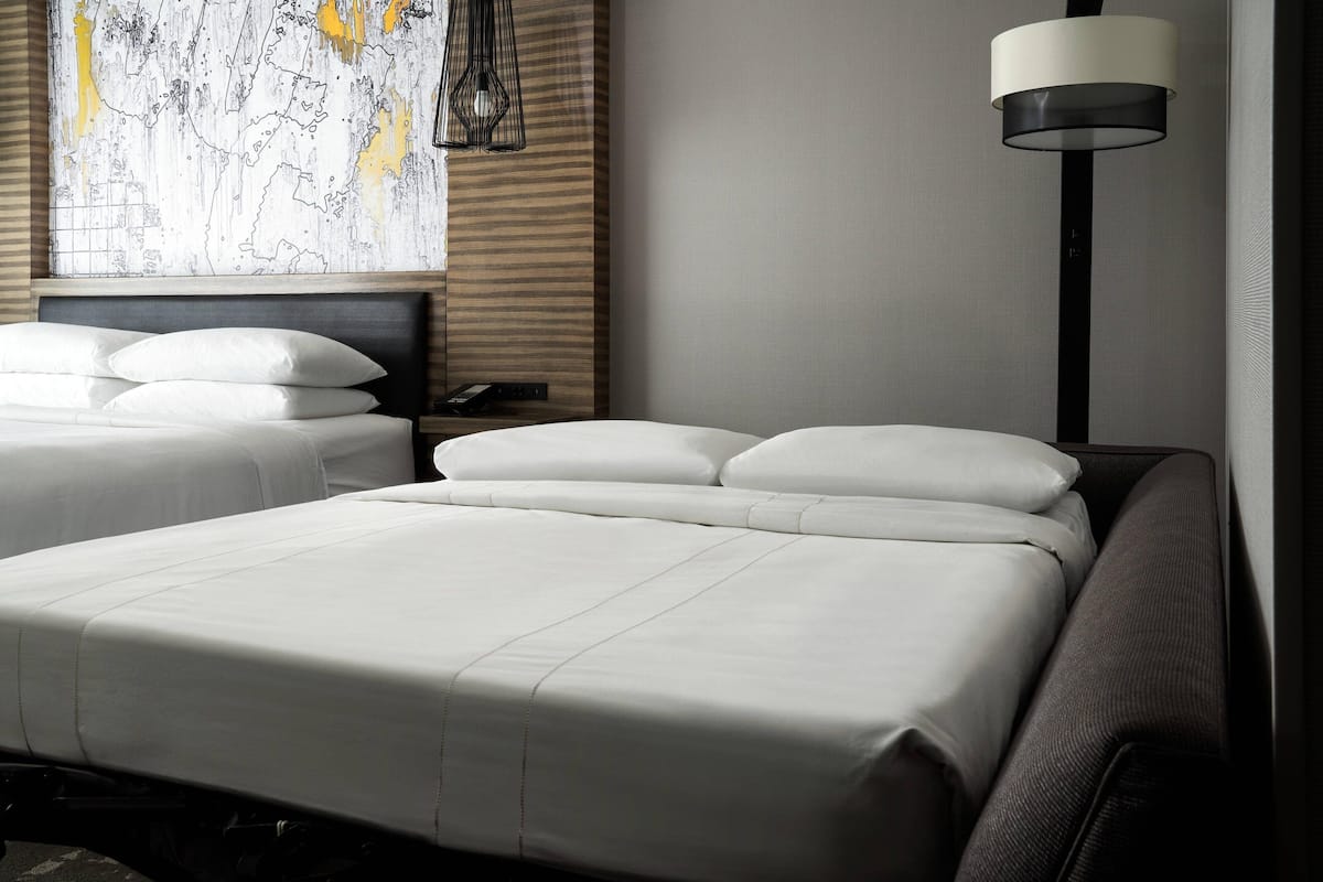 1 bedroom, premium bedding, pillow-top beds, desk
