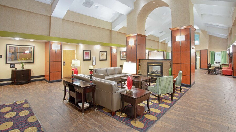 Hampton Inn & Suites Kansas City-Merriam