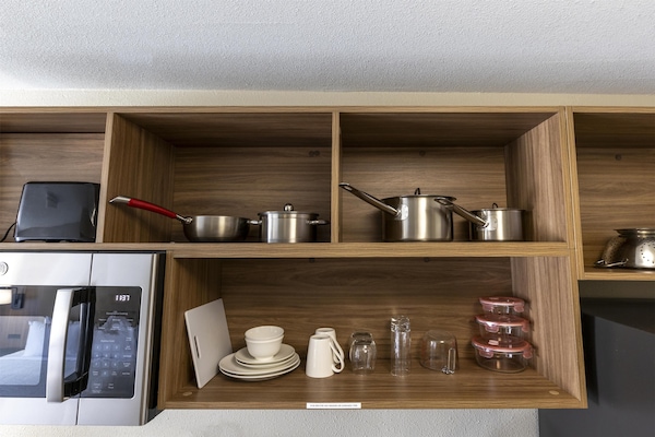 Skrivbord, mörkläggningsgardiner, strykjärn/strykbräda och gratis wi-fi