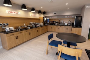 Buffet déjeuner gratuit tous les jours