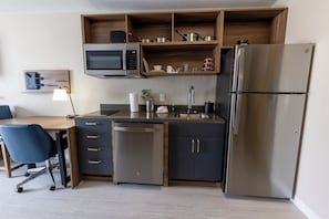 Fridge, microwave, stovetop, dishwasher