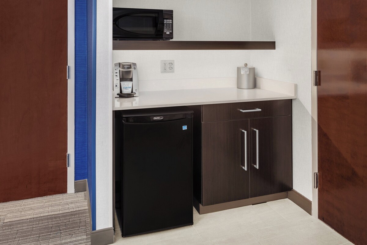 In-room safe, desk, iron/ironing board, cribs (free)
