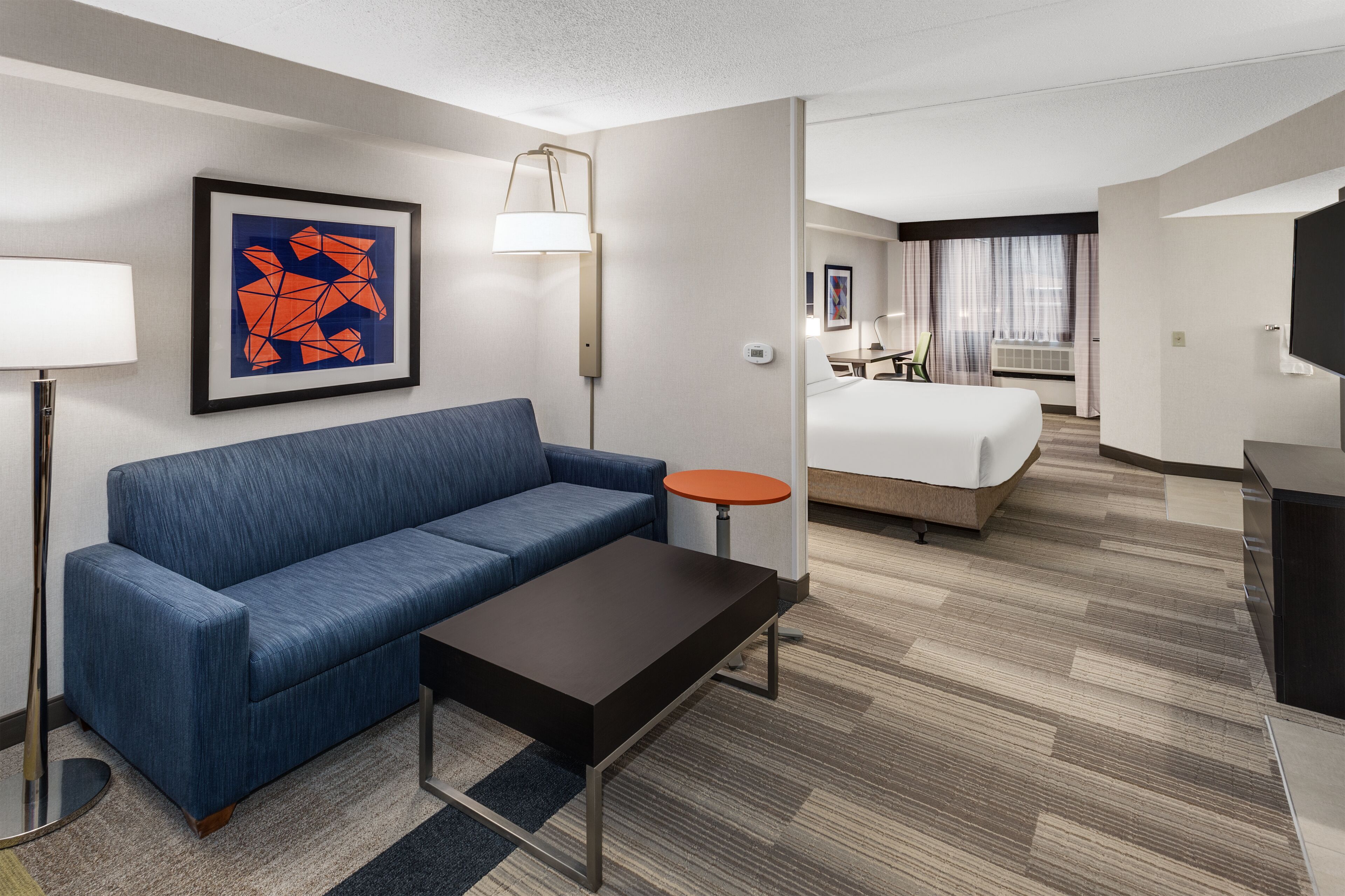 suite, 1 king bed, roll-in shower (communications) | 1 bedroom, in-room safe, desk, iron/ironing board