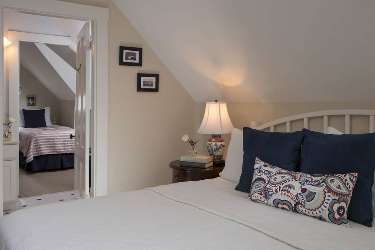 Familie suite, 2 slaapkamers, koelkast | Luxe beddengoed, individueel gedecoreerd, individueel gemeubileerd