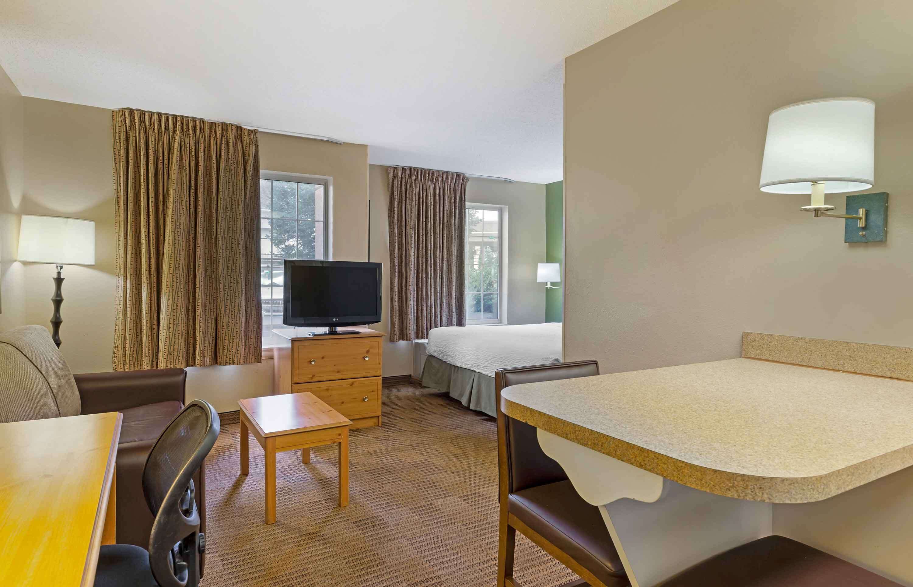 Deluxe Studio, 1 King Bed with Sofa bed, Non Smoking | Desk, iron/ironing board, free WiFi, bed sheets