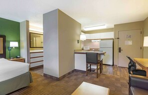 Studio Deluxe, 1 très grand lit et 1 canapé-lit, non-fumeurs | Bureau, fer et planche à repasser, Wi-Fi gratuit, draps fournis