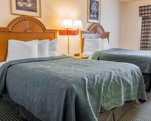 Premium bedding, desk, laptop workspace, iron/ironing board - Quality Inn Kalamazoo near Wings Stadium (Kalamazoo)