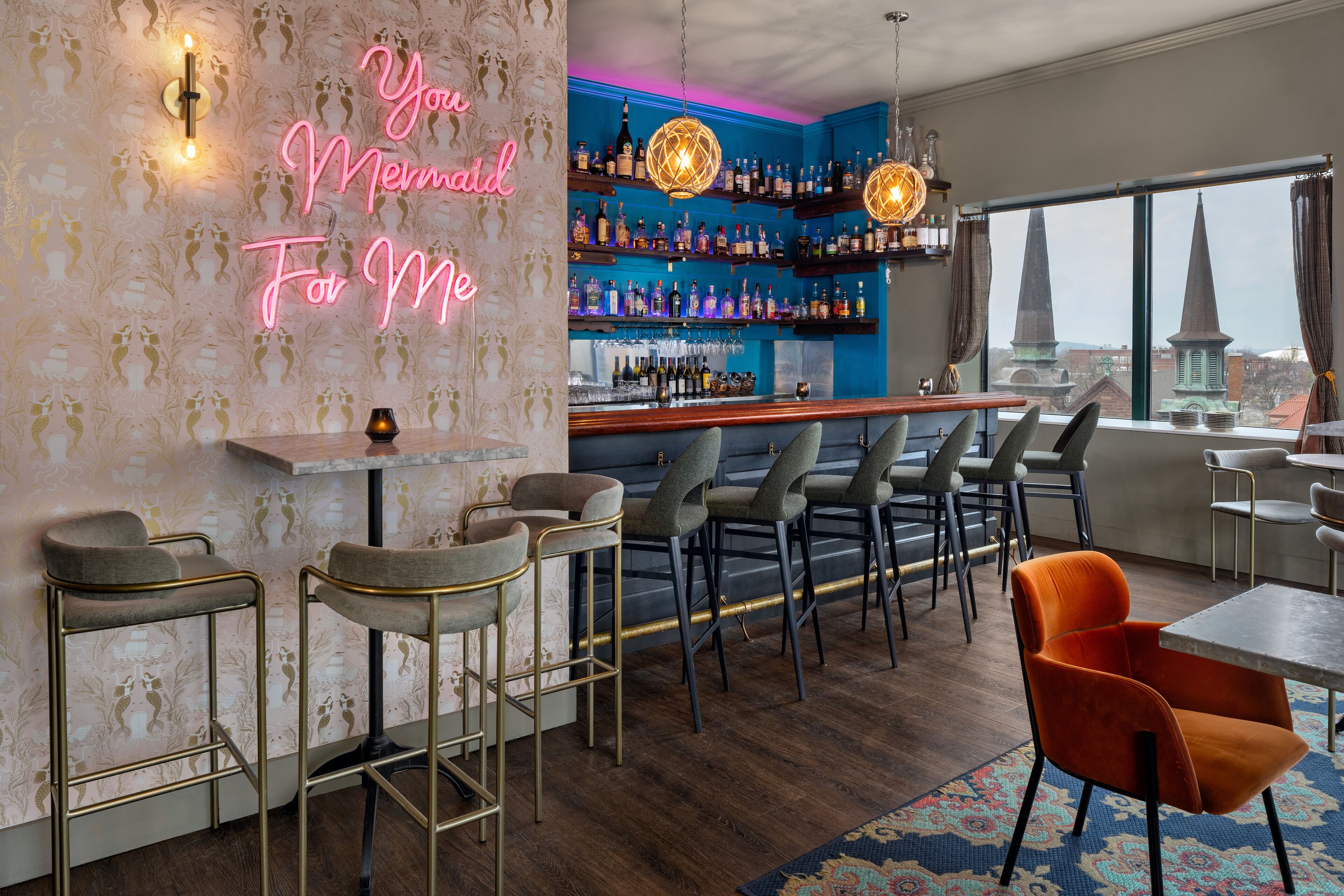 2 bars/lounges, cocktail bar, pub