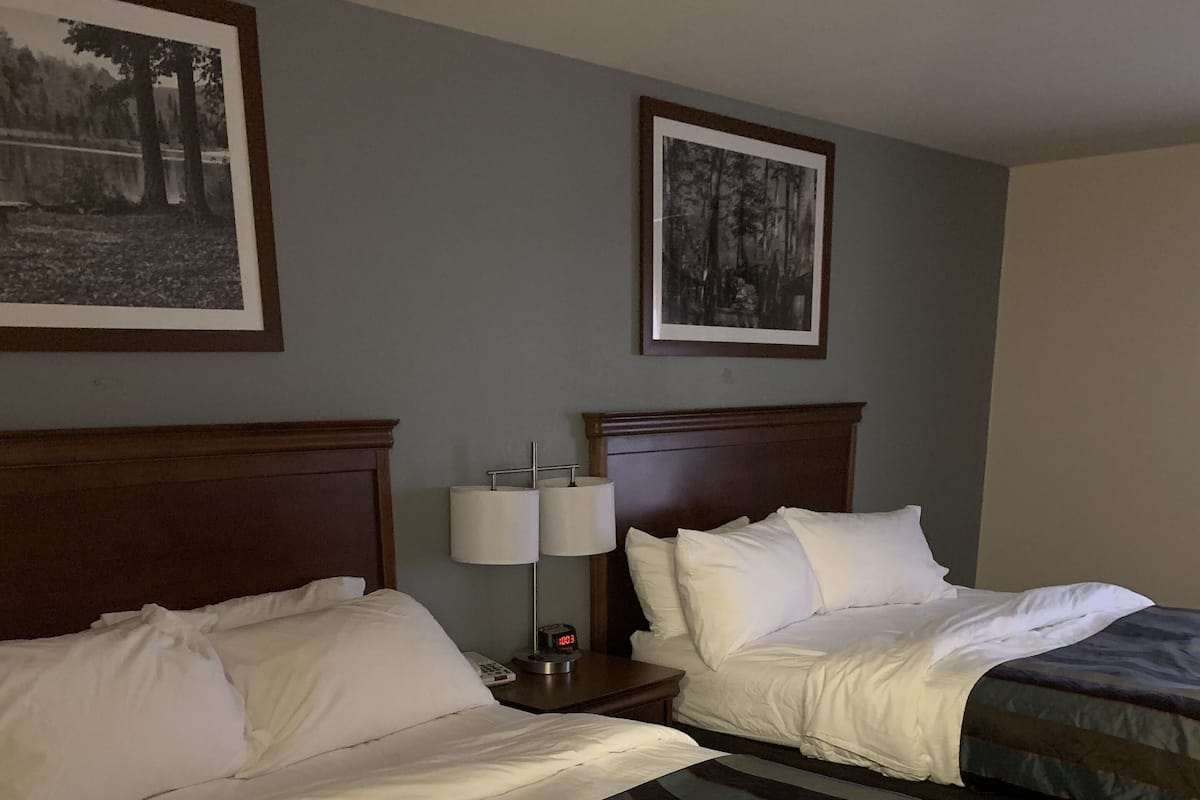 1 bedroom, desk, laptop workspace, blackout drapes