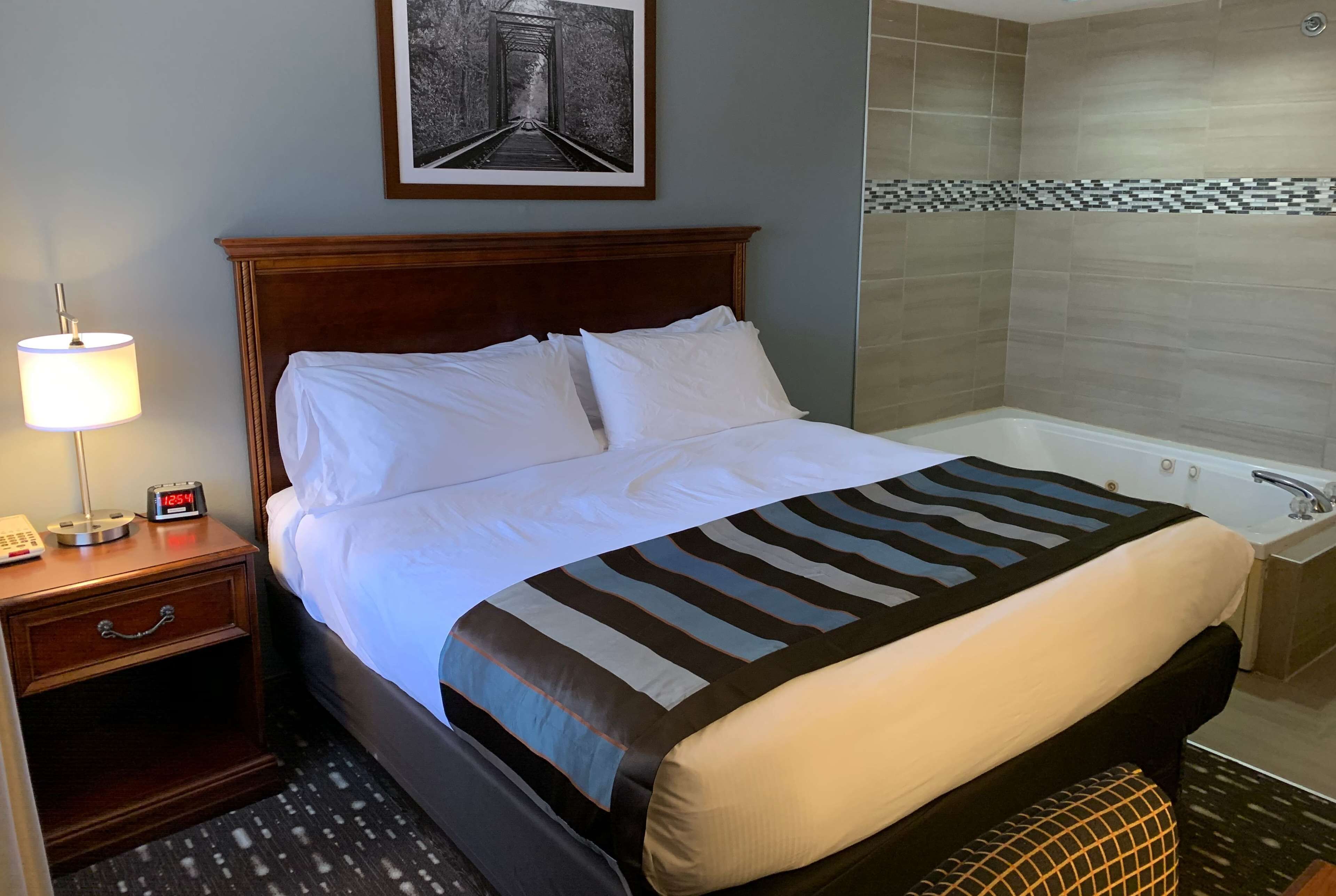 suite, 1 king bed with sofa bed, non smoking, jetted tub (jacuzzi suite) | 1 bedroom, desk, laptop workspace, blackout curtains