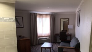 Presidential Suite, 1 Katil Raja (King) dengan Katil Sofa, Non Smoking | Ruang tamu | TV skrin rata, konsol permainan video, filem berbayar 