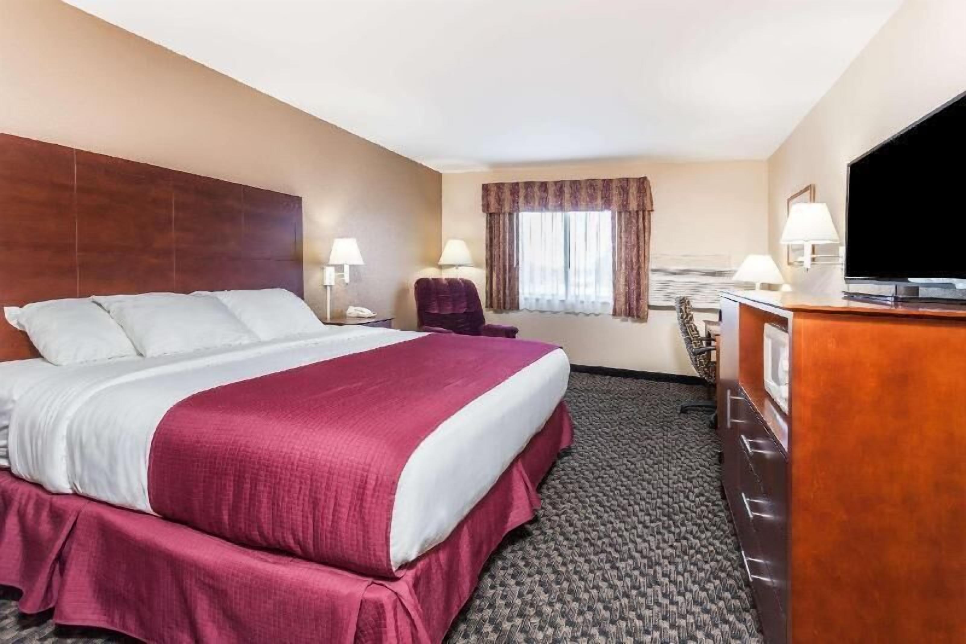 In-room safe, desk, iron/ironing board, free cots/infant beds