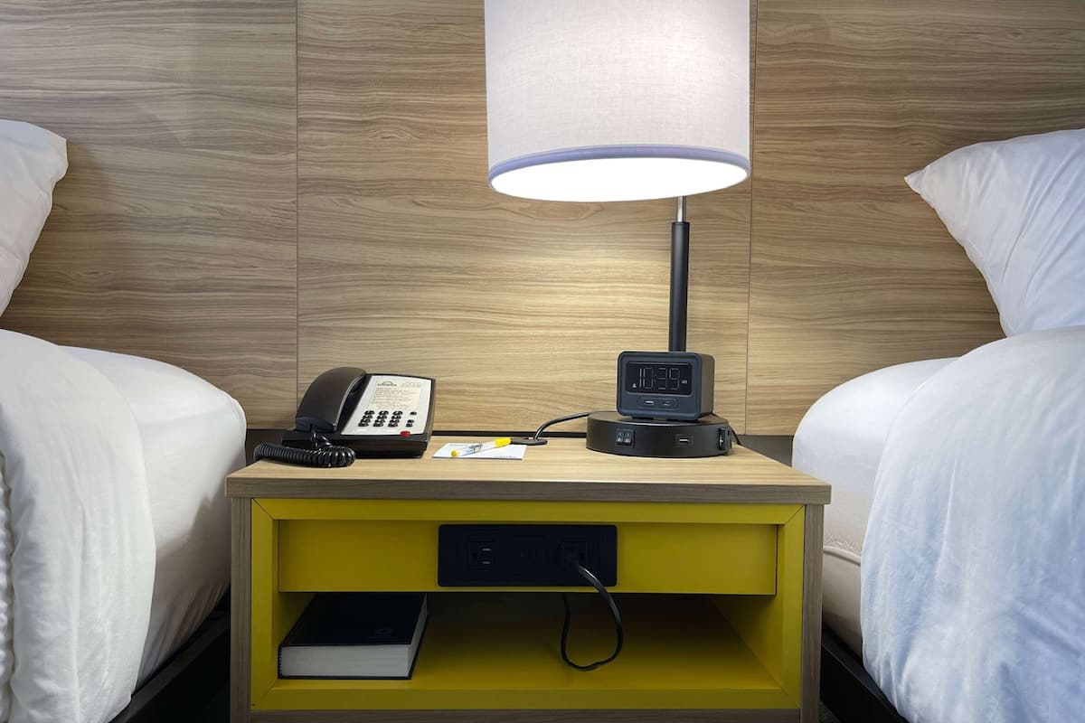 Suite, 2 Queen-Betten, barrierefrei, Nichtraucher | Zimmersafe, Schreibtisch, Bügeleisen/Bügelbrett, kostenlose Babybetten