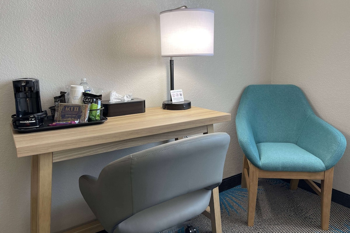 Suite, 2 Queen-Betten, barrierefrei, Nichtraucher | Zimmersafe, Schreibtisch, Bügeleisen/Bügelbrett, kostenlose Babybetten