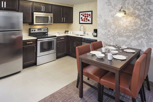 Suite, 2 Bedrooms, Non Smoking (Mobility/Hearing Access, Roll-in Shwr) | 1 bedroom, desk, iron/ironing board, free cribs/infant beds