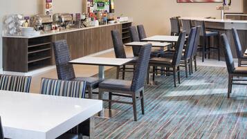 Café da manhã com buffet grátis todos os dias