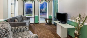 Super 8 by Wyndham Madison/Ridgeland Area