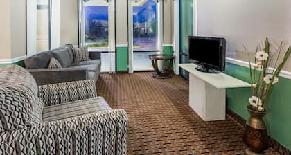 Super 8 by Wyndham Madison/Ridgeland Area