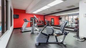 A gym with treadmills, elliptical machines, and a mirrored wall. - Hampton Inn Jefferson City at Capital Mall (Jefferson City)