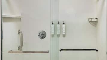 Ilmaiset hygieniatuotteet, hiustenkuivaaja, pyyhkeet, saippua