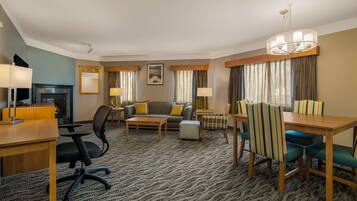 Literie de qualité supérieure, coffres-forts dans les chambres, bureau