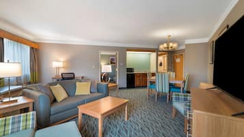 Premium bedding, in-room safe, desk, laptop workspace