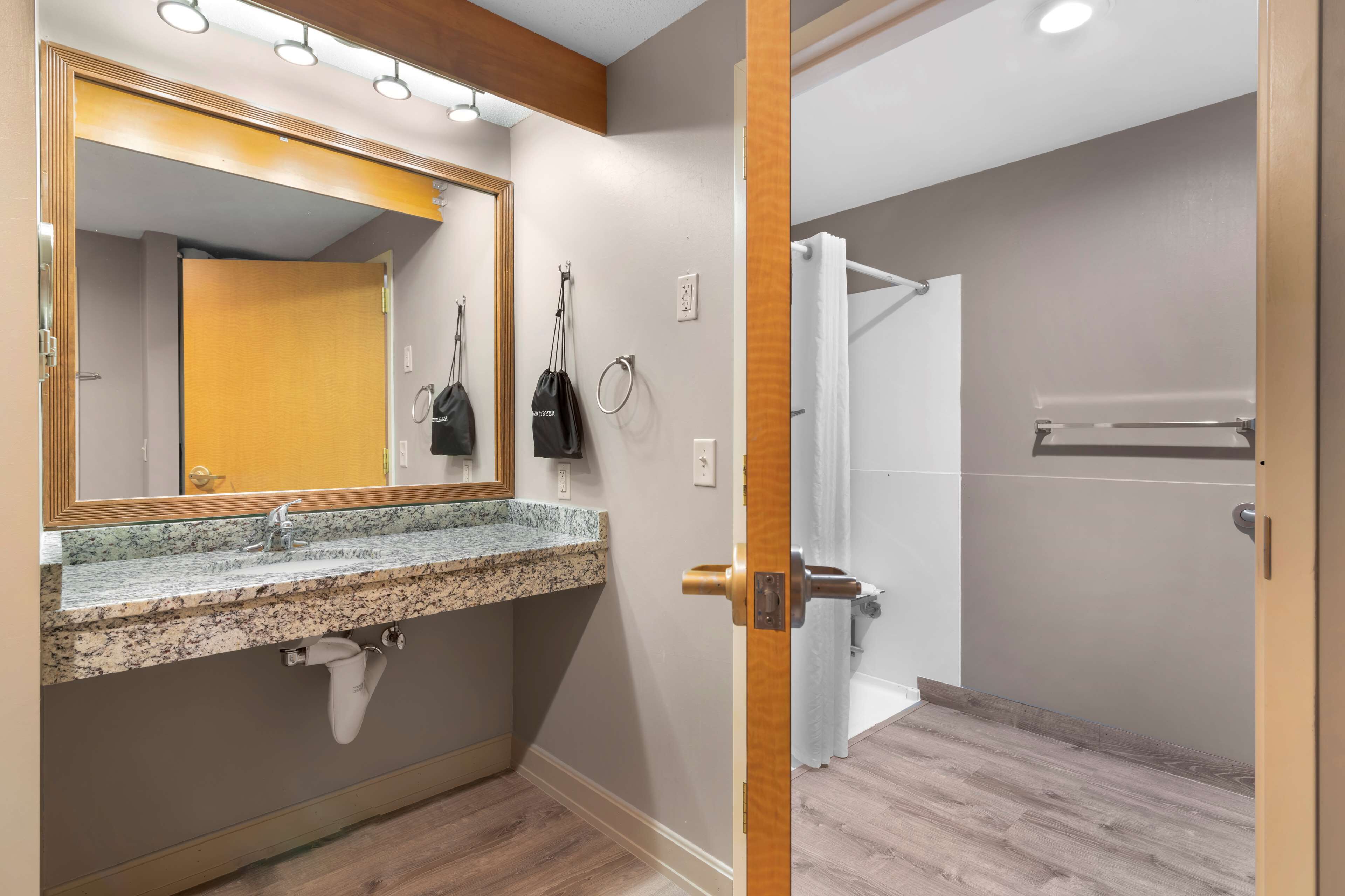 combined shower/bathtub, eco-friendly toiletries, hair dryer, towels