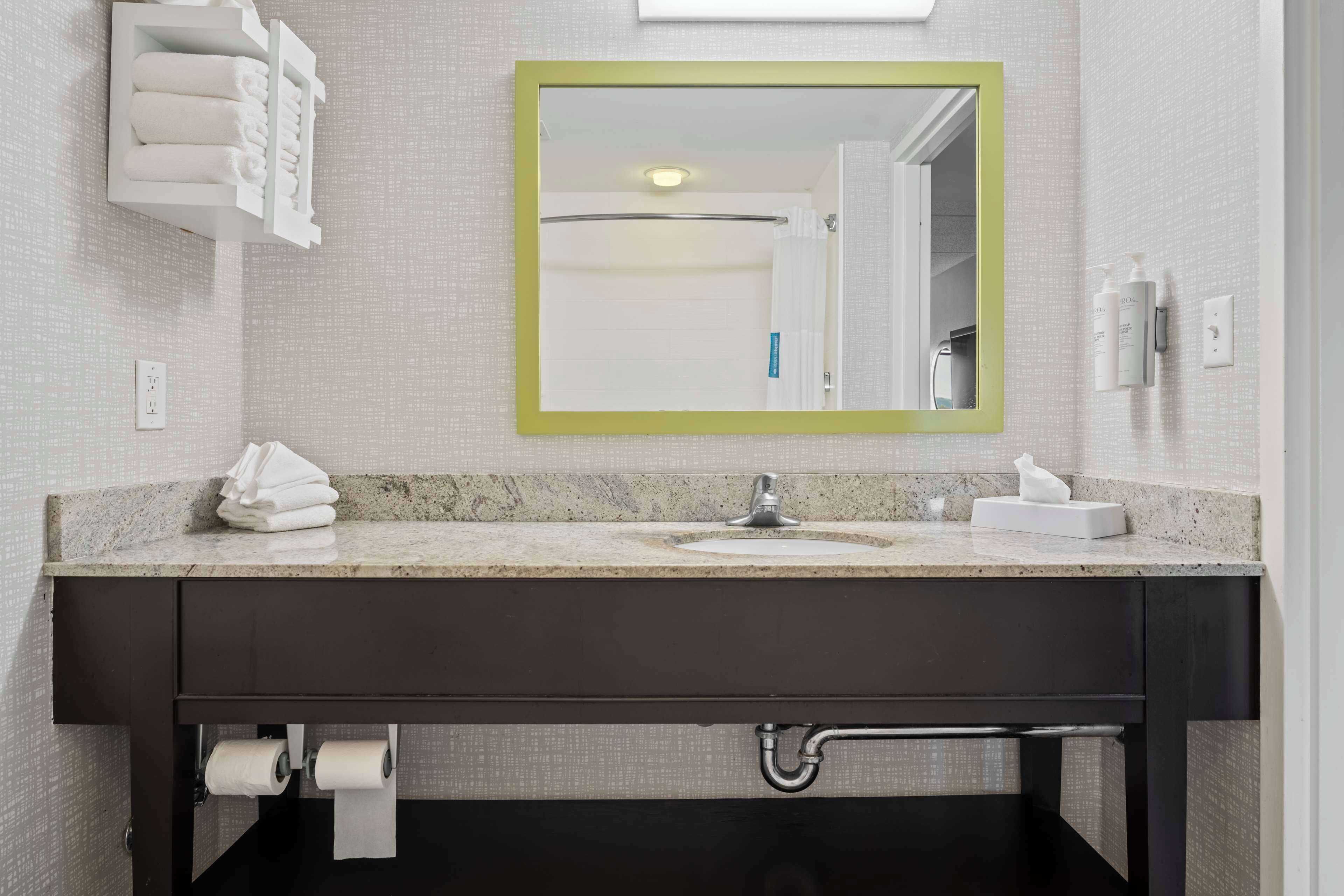 combined shower/bathtub, deep-soaking bathtub, free toiletries