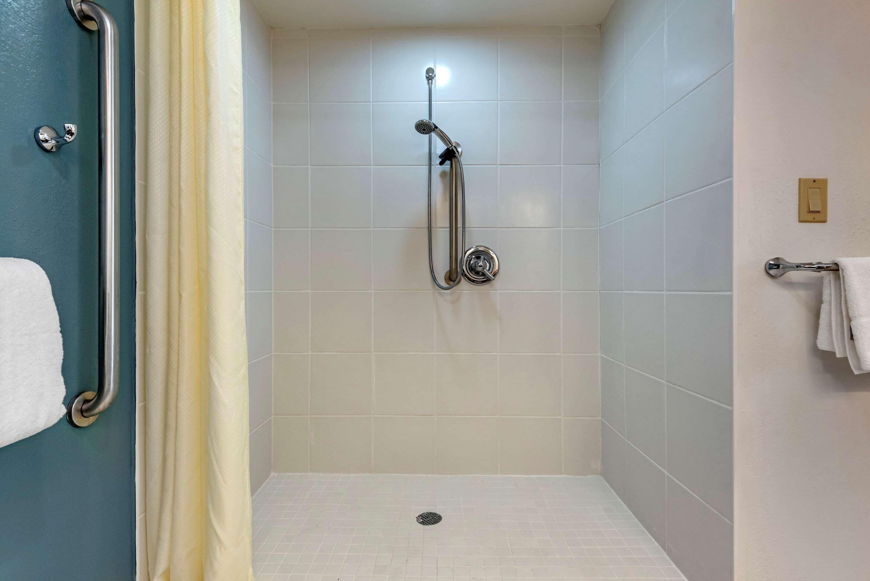 standard room, 1 king bed, accessible, non smoking | desk, blackout curtains, iron/ironing board, free cots/infant beds