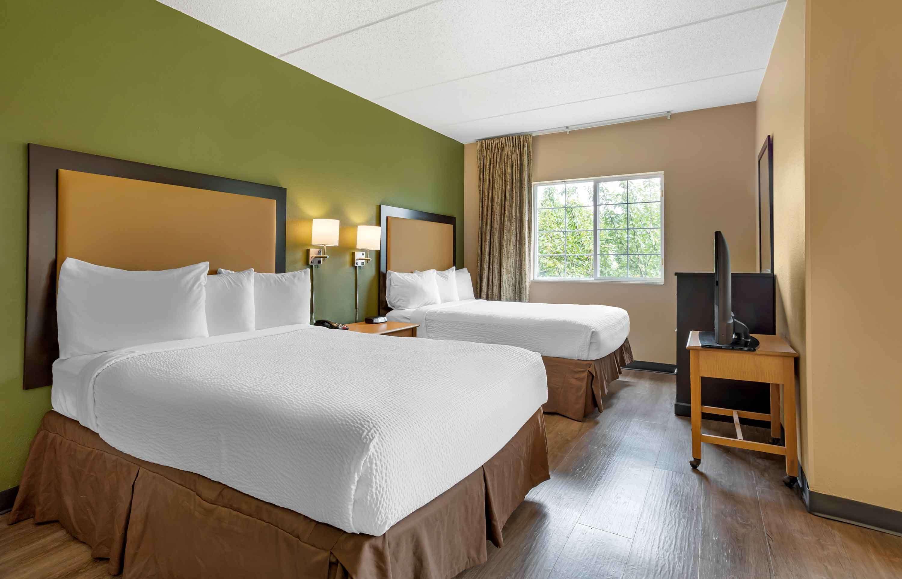 Deluxe Studio, Multiple Beds | Desk, blackout drapes, iron/ironing board, free WiFi