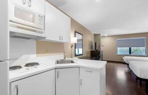 Studio, 2 lits doubles, non-fumeur | Bureau, espace de travail pour ordinateurs portables