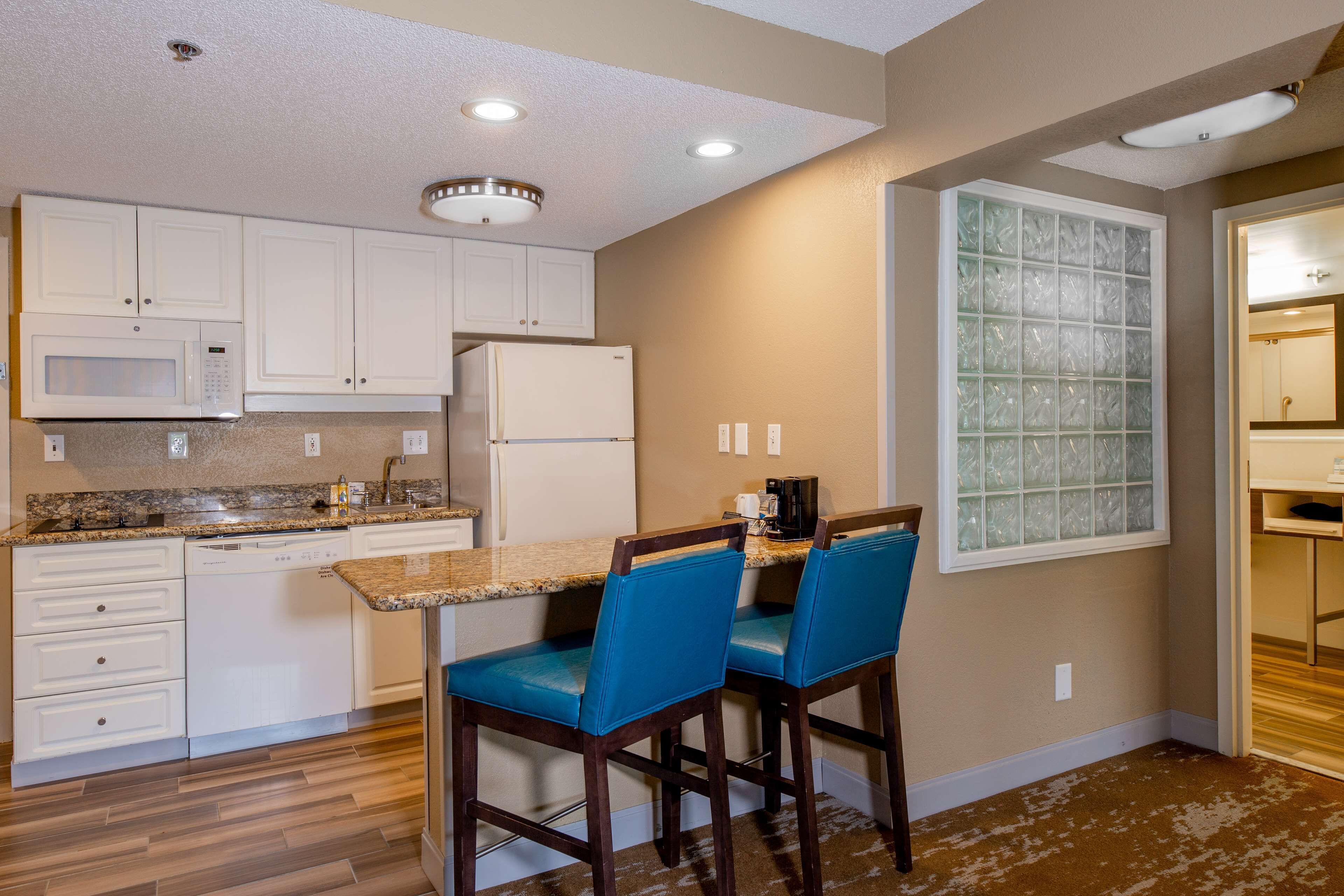 fridge, microwave, coffee/tea maker