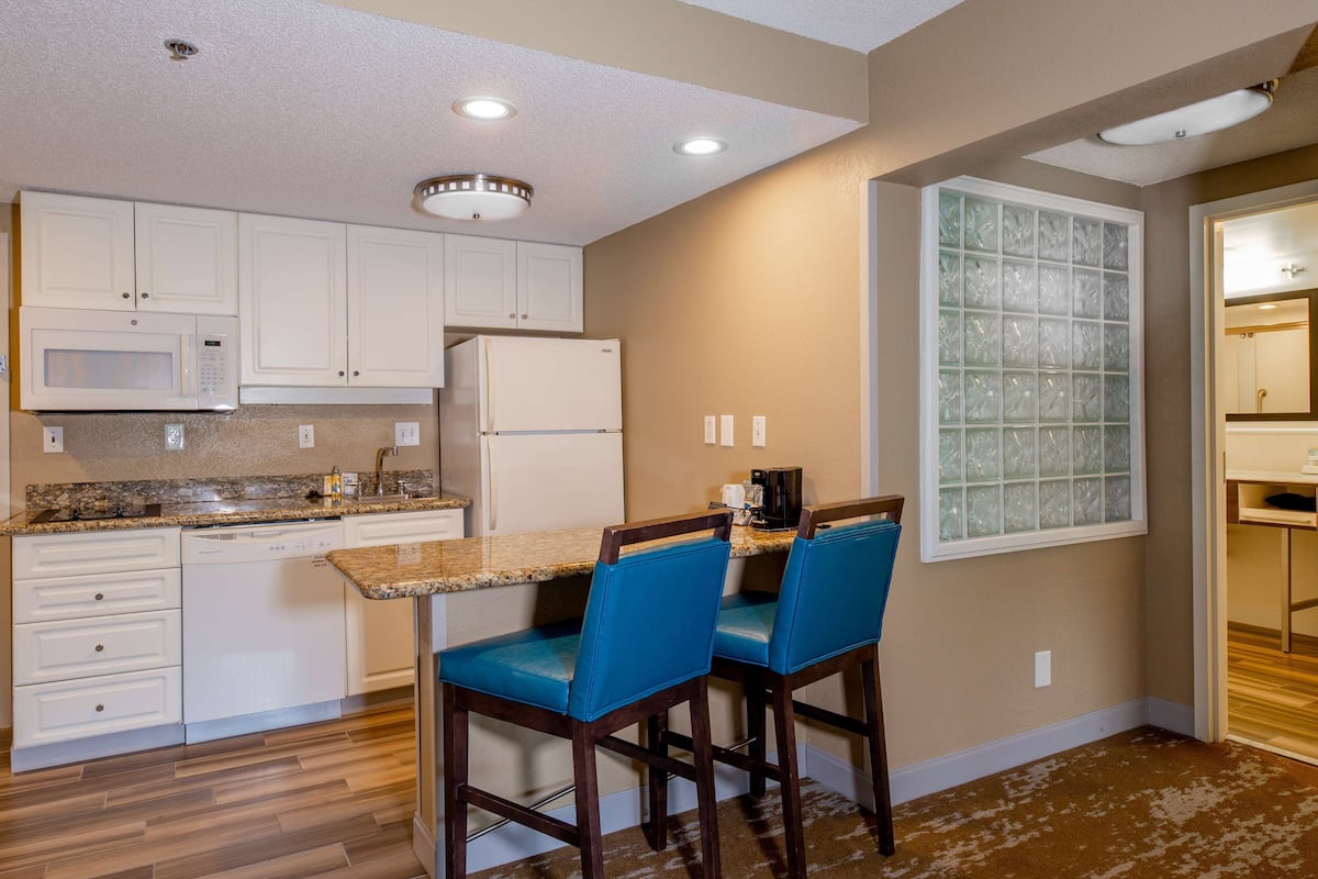 fridge, microwave, coffee/tea maker