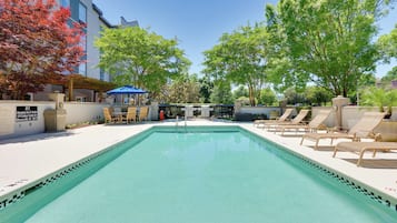 Außenpool, Liegestühle