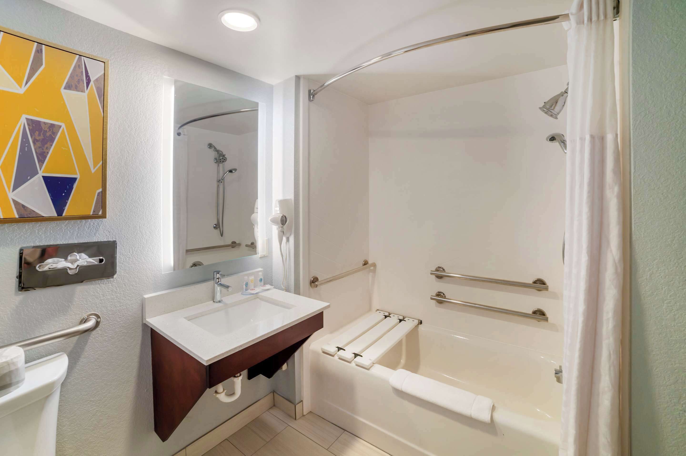 suite, 1 king bed, non smoking | desk, blackout curtains, iron/ironing board, free cots/infant beds