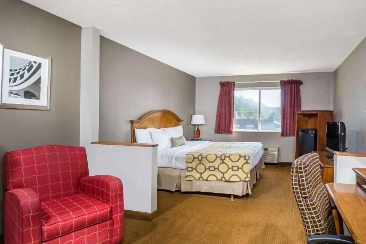 Desk, laptop workspace, iron/ironing board, free cribs/infant beds