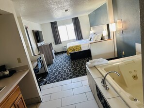 Deluxe Studio Suite, 1 King Bed, Non Smoking