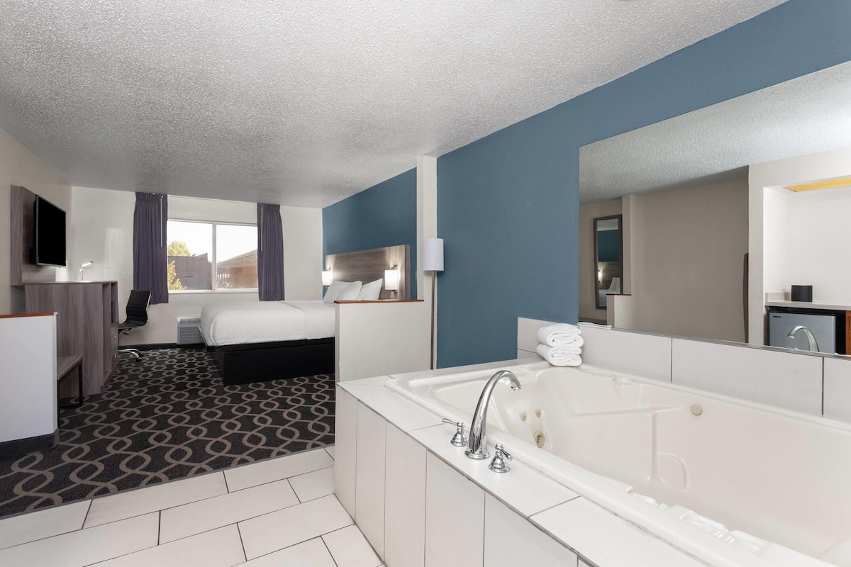 Studio Suite Deluks, 1 Tempat Tidur King, Bebas Asap Rokok | Jet tub