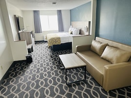 Suíte estúdio, 1 cama King, para não fumantes | Escrivaninha, espaço de trabalho para notebook