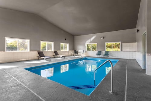 Una piscina cubierta