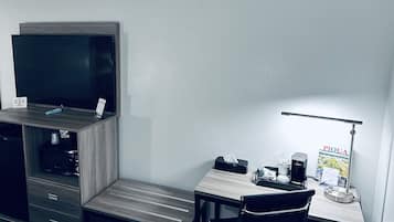 Room, 1 Katil Raja (King), Accessible, Non Smoking (Mobility) | Televisyen