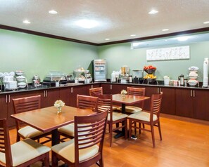 Desayuno buffet incluido todos los días 