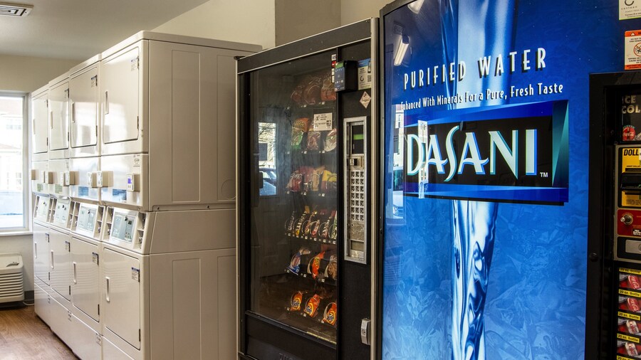 HomeTowne Studios by Red Roof Salem, OR