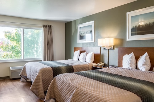 HomeTowne Studios by Red Roof Salem, OR