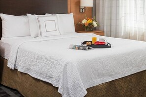 Studio, 1 grand lit, non-fumeur | Literie de qualité, lit avec matelas en mousse à mémoire, coffre-fort
