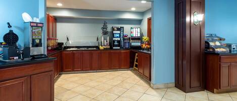 Ilmainen päivittäinen mannermainen aamiainen