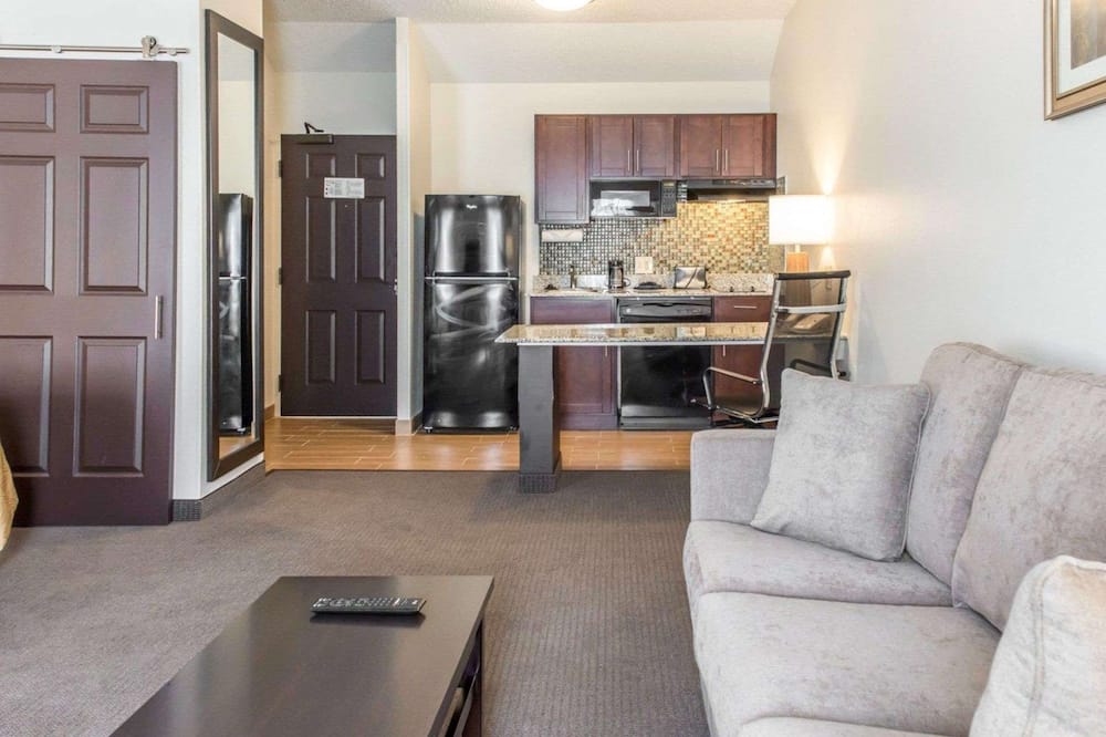 MainStay Suites Pittsburgh Airport