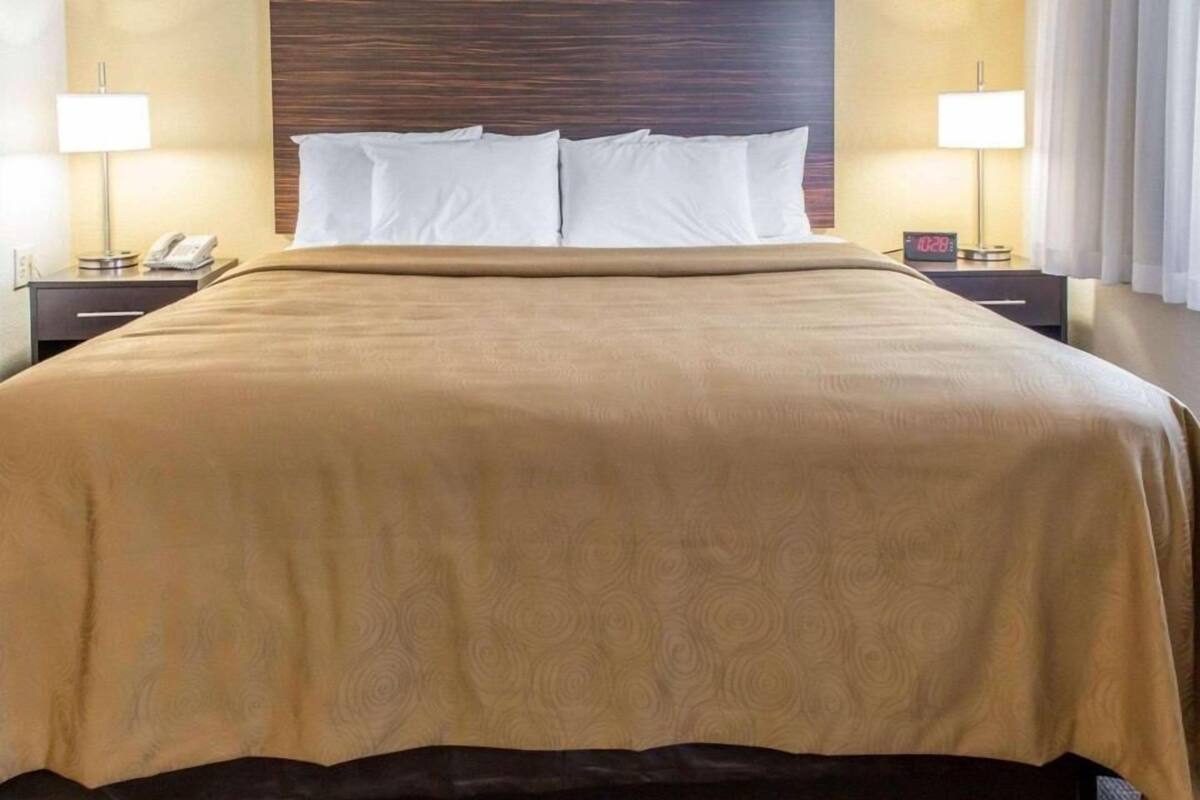 Skrivbord, mörkläggningsgardiner, strykjärn/strykbräda och gratis wi-fi